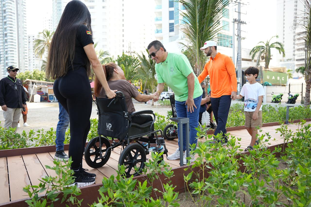 Inauguran Playa 4, una nueva zona de baño inclusiva con servicios para el disfrute de todos en Bocagrande