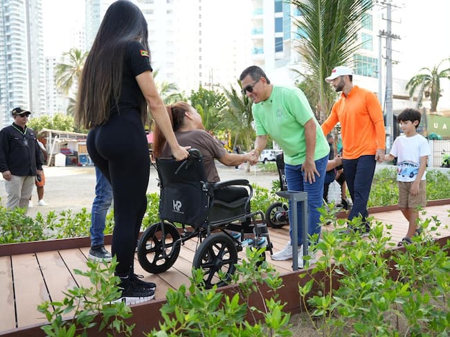 Inauguran Playa 4, una nueva zona de baño inclusiva con servicios para el disfrute de todos en Bocagrande