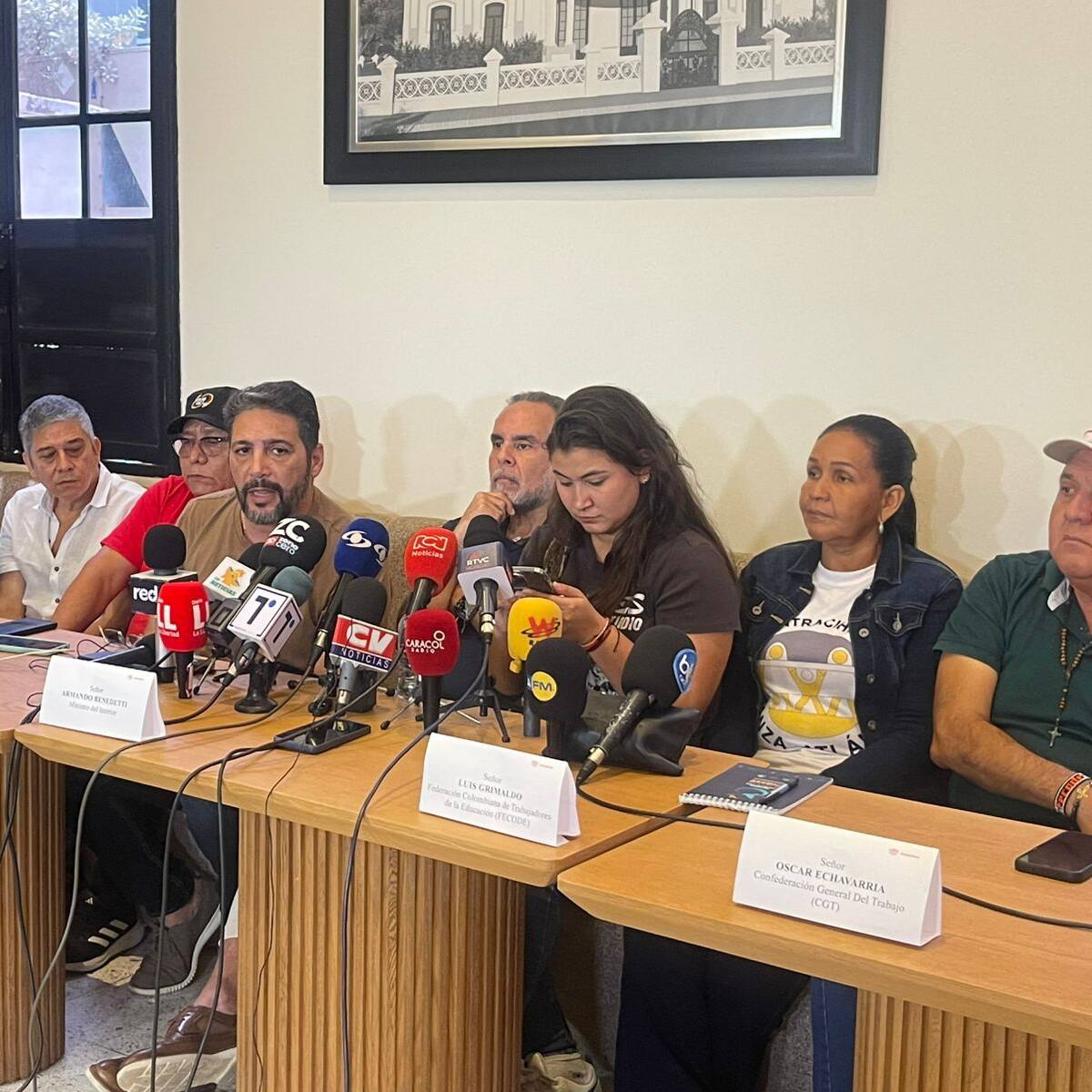 Benedetti niega pacto con Dilian Francisca Toro en medio de escándalo por caída de consulta popular