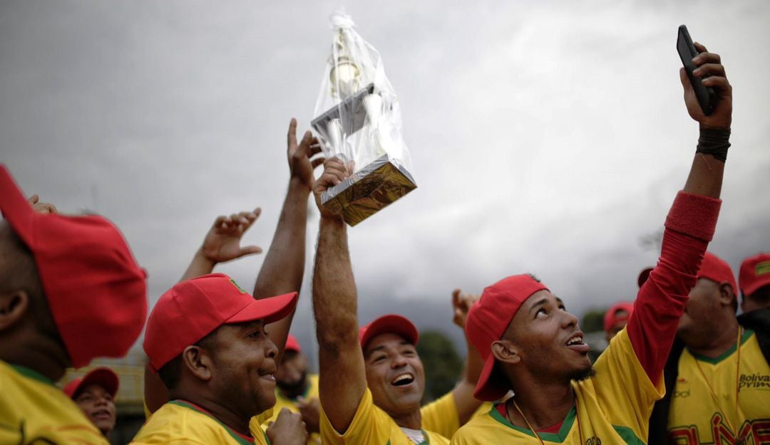 La gran hazaña fue en el Campeonato Nacional de Mayores y donde los Bolivarenses vencieron a la novena de Bogotá, por 3 carreras a 2