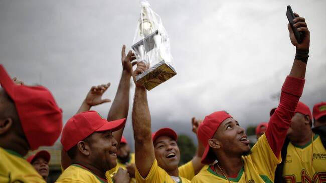 La gran hazaña fue en el Campeonato Nacional de Mayores y donde los Bolivarenses vencieron a la novena de Bogotá, por 3 carreras a 2