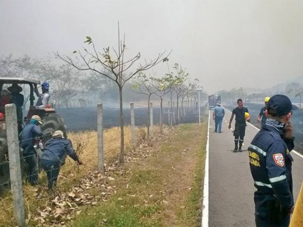 Incendio forestal en la variante Ibagué - Bogotá