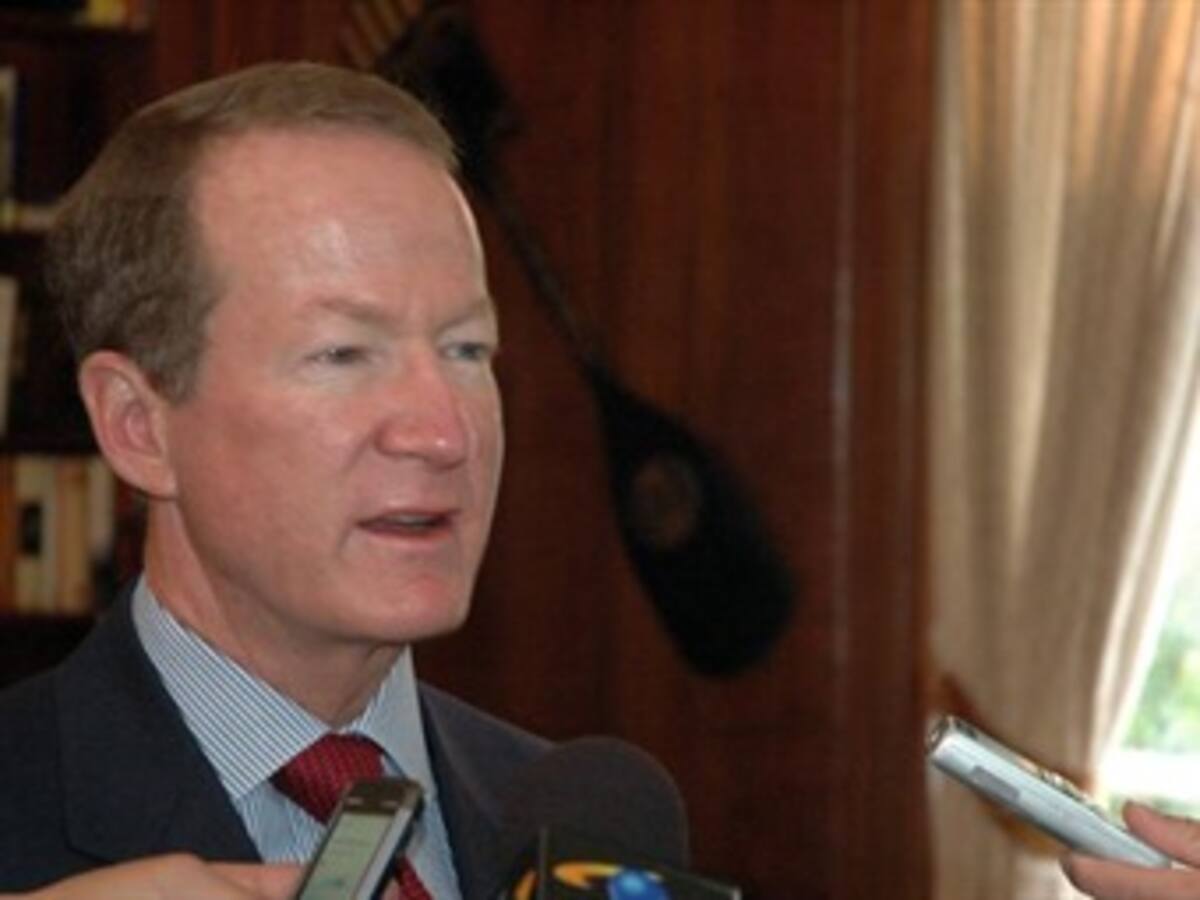 El Embajador Brownfield aseguró que seguirá la investigación para identificar quien vende información al narcotráfico