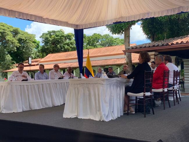 Gobierno y ELN se reúnen en Venezuela.