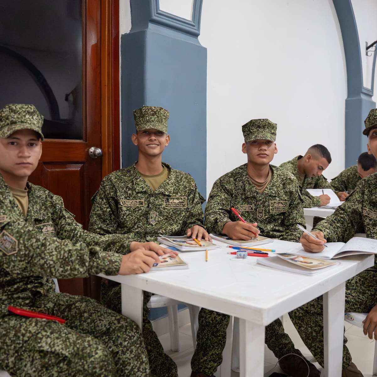 Infantes de marina emprenden su camino hacia el bachillerato en Cartagena
