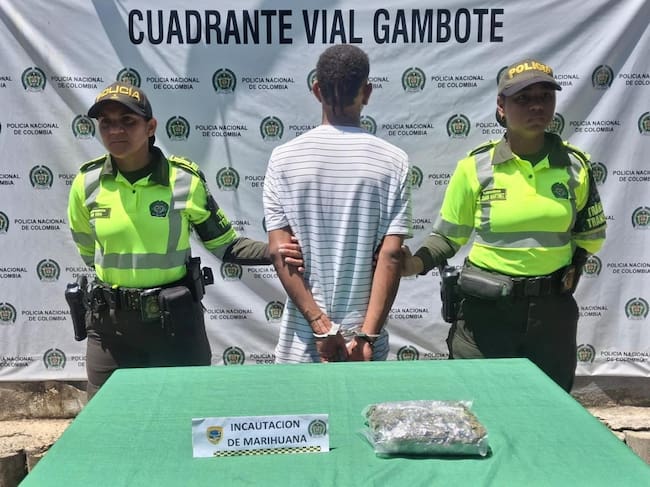 Capturado hombre con una tula cargada de 260 dosis de marihuana en plena vía