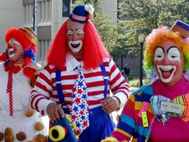 Payasos salvadoreños salen a la calle para rechazar la violencia