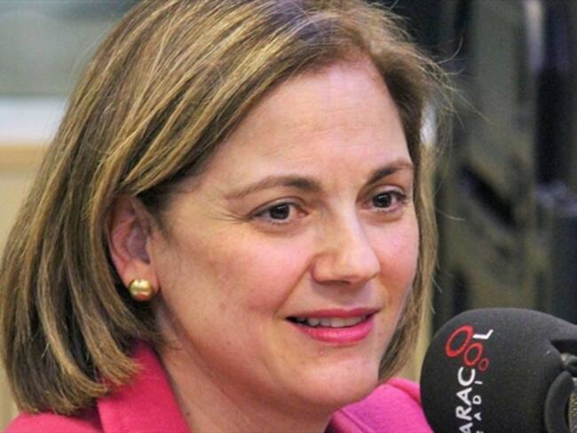 No se le deben dar facultades especiales a Santos: senadora Guerra