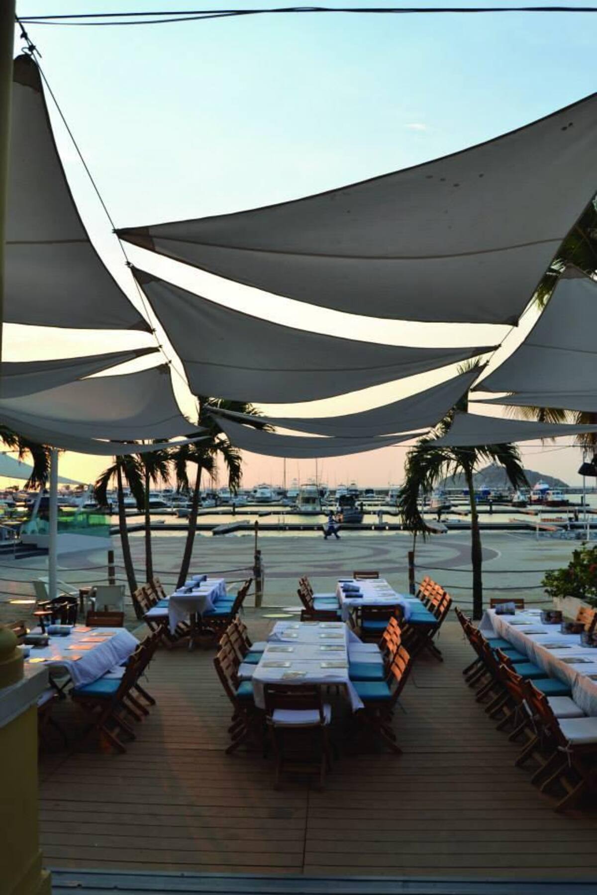 En el corazón de la Marina de Santa Marta, este restaurante ofrece diferentes sensaciones en sus platos internacionales, desde mariscos hasta carnes.