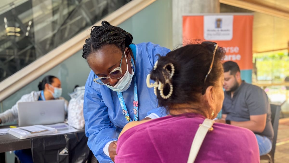 Intensificaron la vacunación en el sector turístico de Medellín para prevenir el sarampión