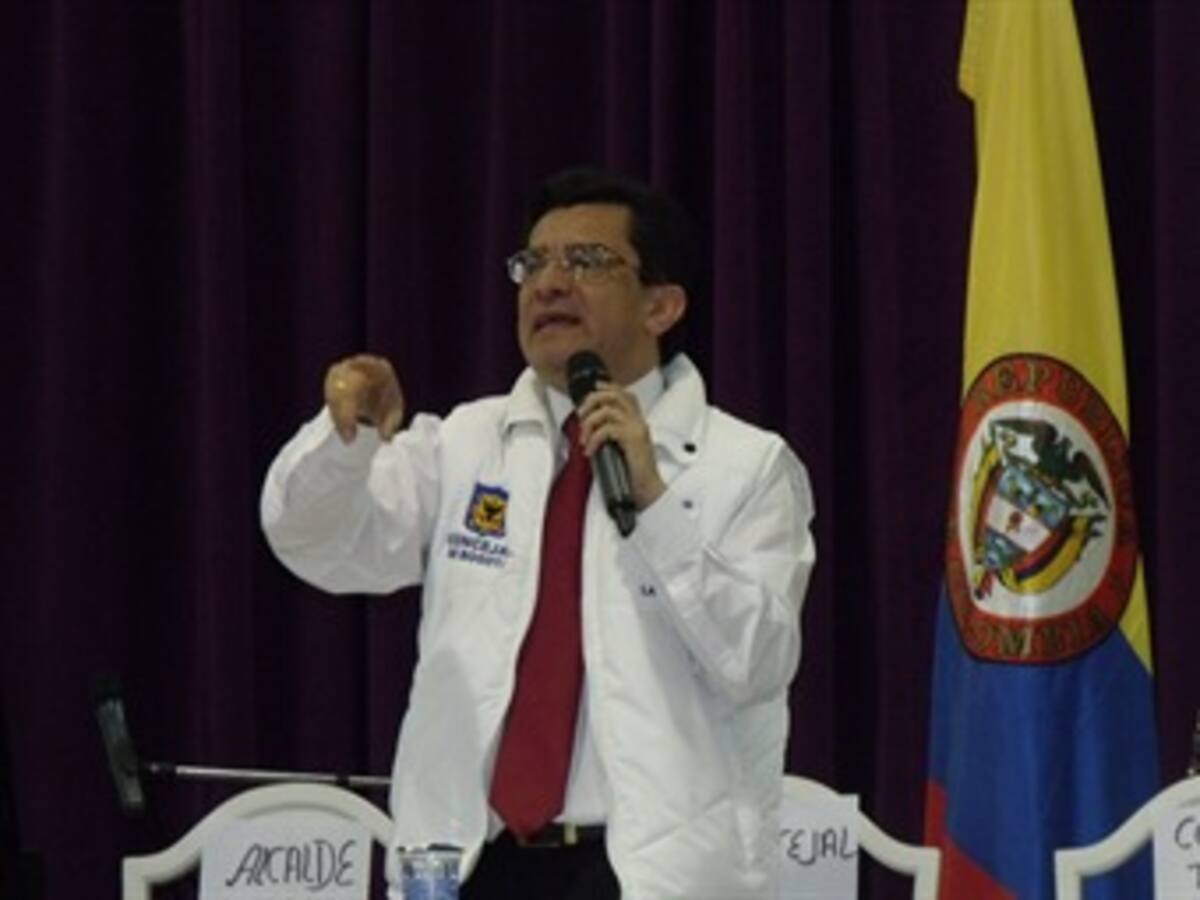 Choque de trinos entre alcalde y concejal por Semana de la Diversidad Sexual