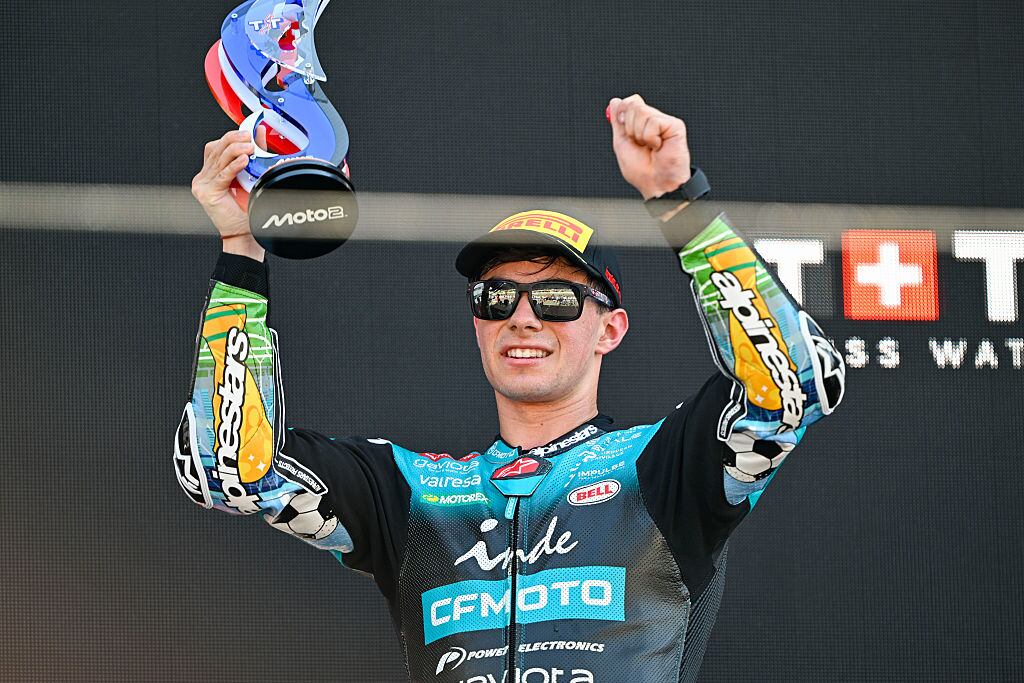 ¡David Alonso logra su primera victoria de la temporada 2026 en Moto2! Así fue su apretado triunfo. (Photo by Gold & Goose Photography/Getty Images)