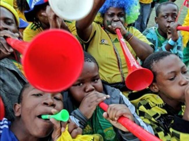 Fabricantes de vuvuzelas se enriquecen en Sudáfrica