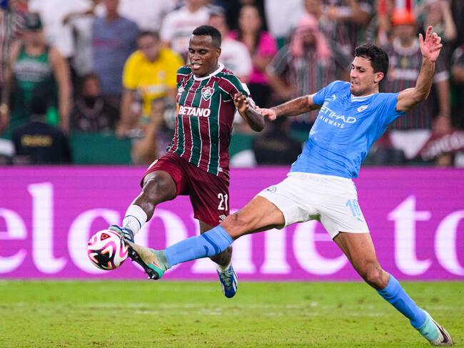 JEDDAH, SAUDI ARABIA - DECEMBER 22: Rodrigo Cascante of Manchester City (R) battles for the ball with Jhon Arias of Fluminense (L) during the FIFA Club World Cup Final match between Manchester City and Fluminense at King Abdullah Sports City on December 22, 2023 in Jeddah, Saudi Arabia. (Photo by Marcio Machado/Eurasia Sport Images/Getty Images)