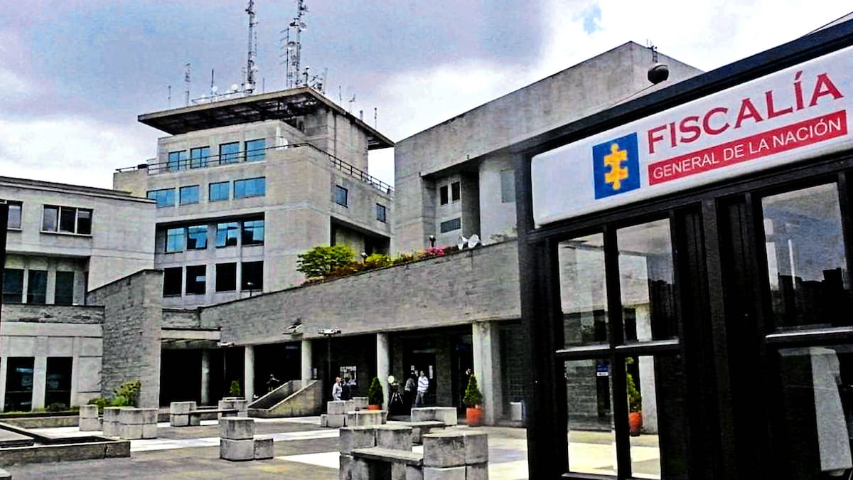 ¿Fiscalía puede seguir pidiendo preclusiones para Álvaro Uribe?