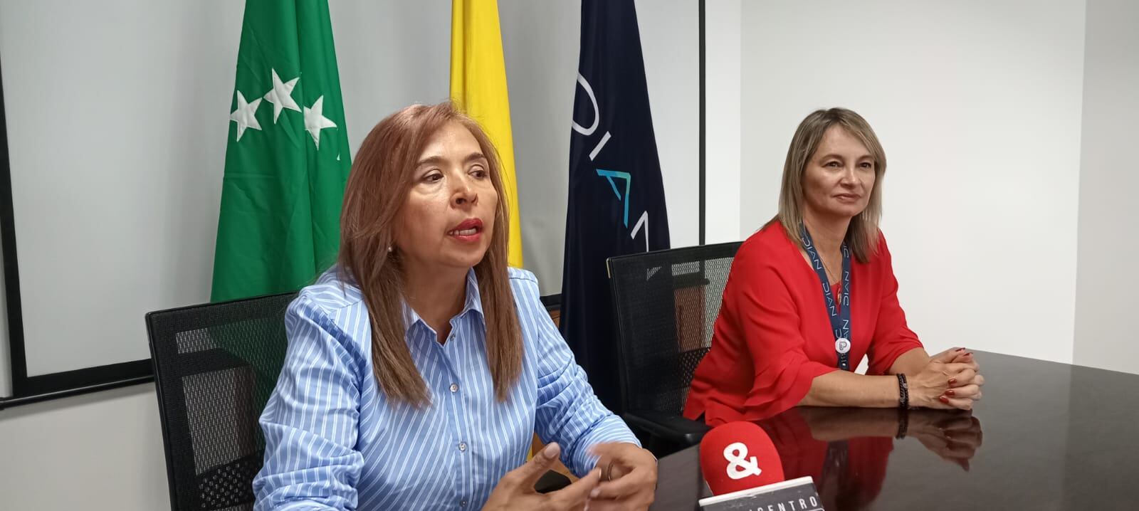 Cecilia Rico Torres, directora de gestión de impuestos de la DIAN y Stella Cecilia Zuluaga Duque, directora de la DIAN en Risaralda - Caracol Radio Pereira.