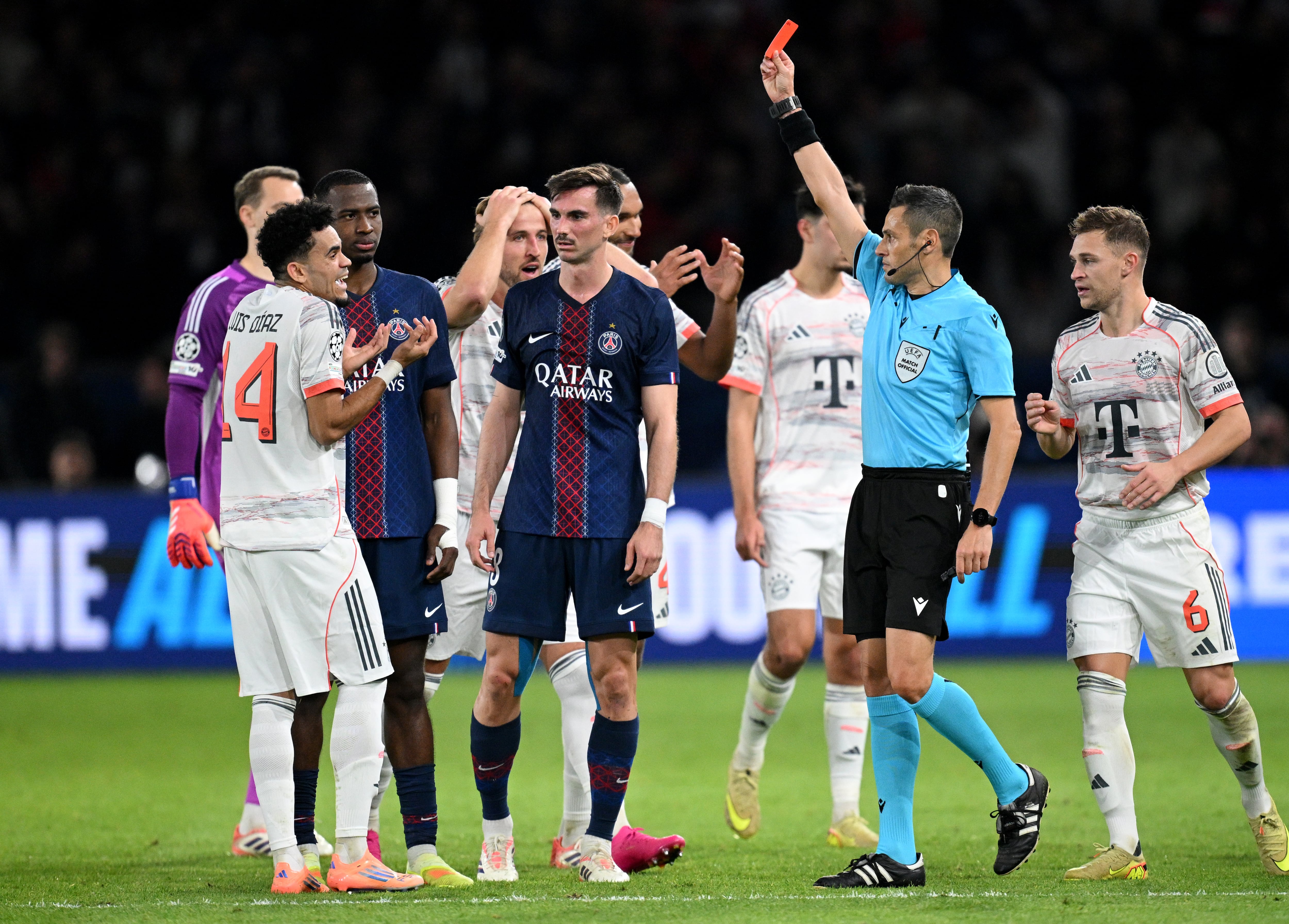 Luis Díaz y su escandalosa expulsión en PSG vs. Bayern Múnich por Champions League: ¿Era para tanto?. (Photo by Stuart Franklin/Getty Images)