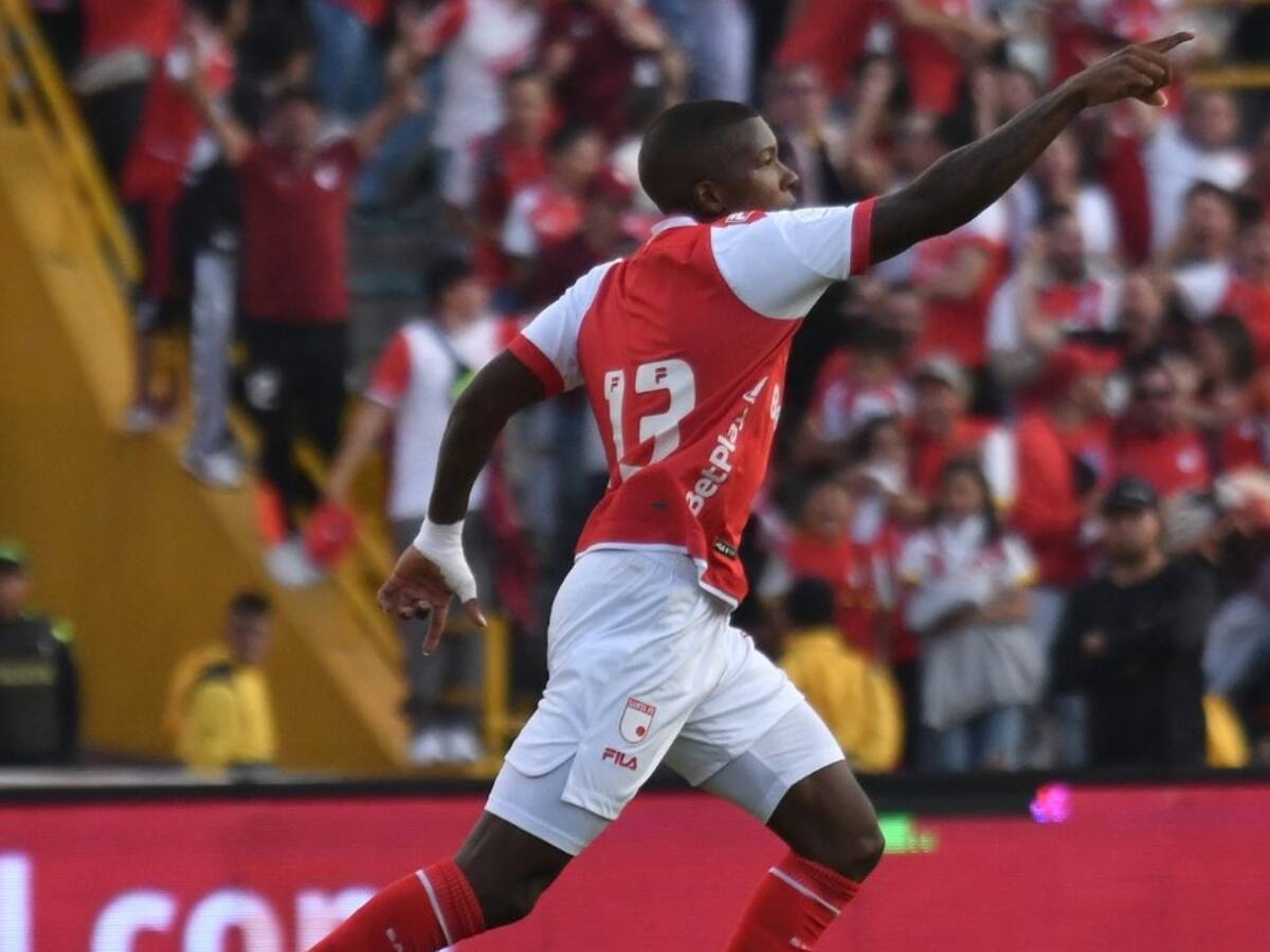 Video: Golazo de Francisco Chaverra de mitad de cancha, ¿para Puskas?