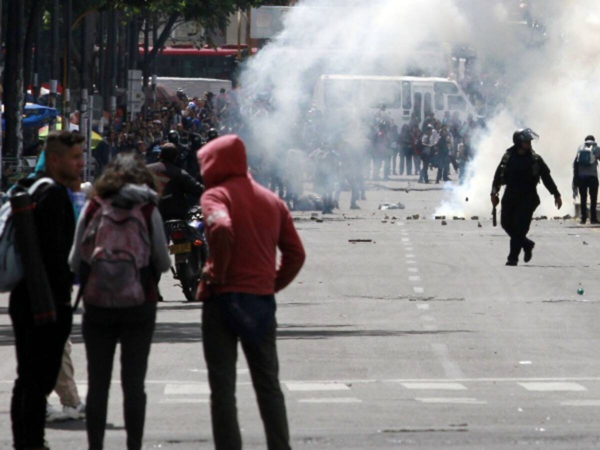 Estudiantes de U. Pedagogica bloquean la calle 72 en Bogotá