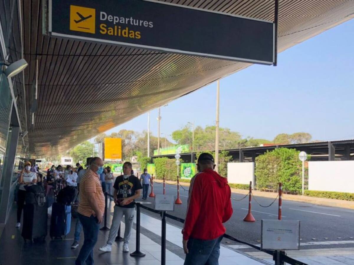 Otros 102 norteamericanos salen de Cartagena en vuelo humaniario