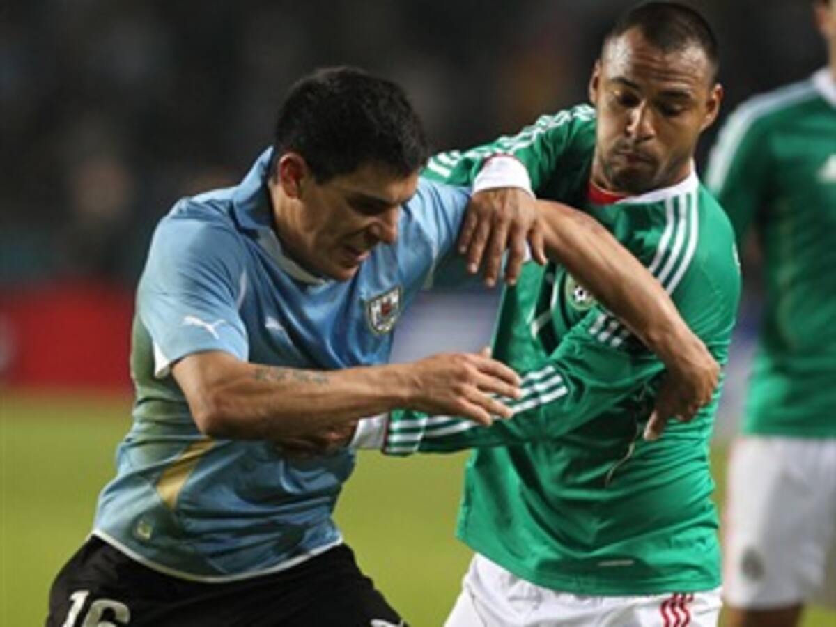 Uruguay manda y espera a Argentina en cuartos de final