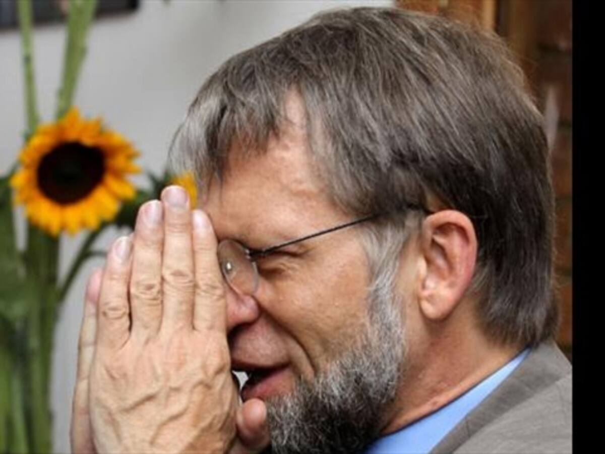 Roban equipos informáticos a ONG de Antanas Mockus