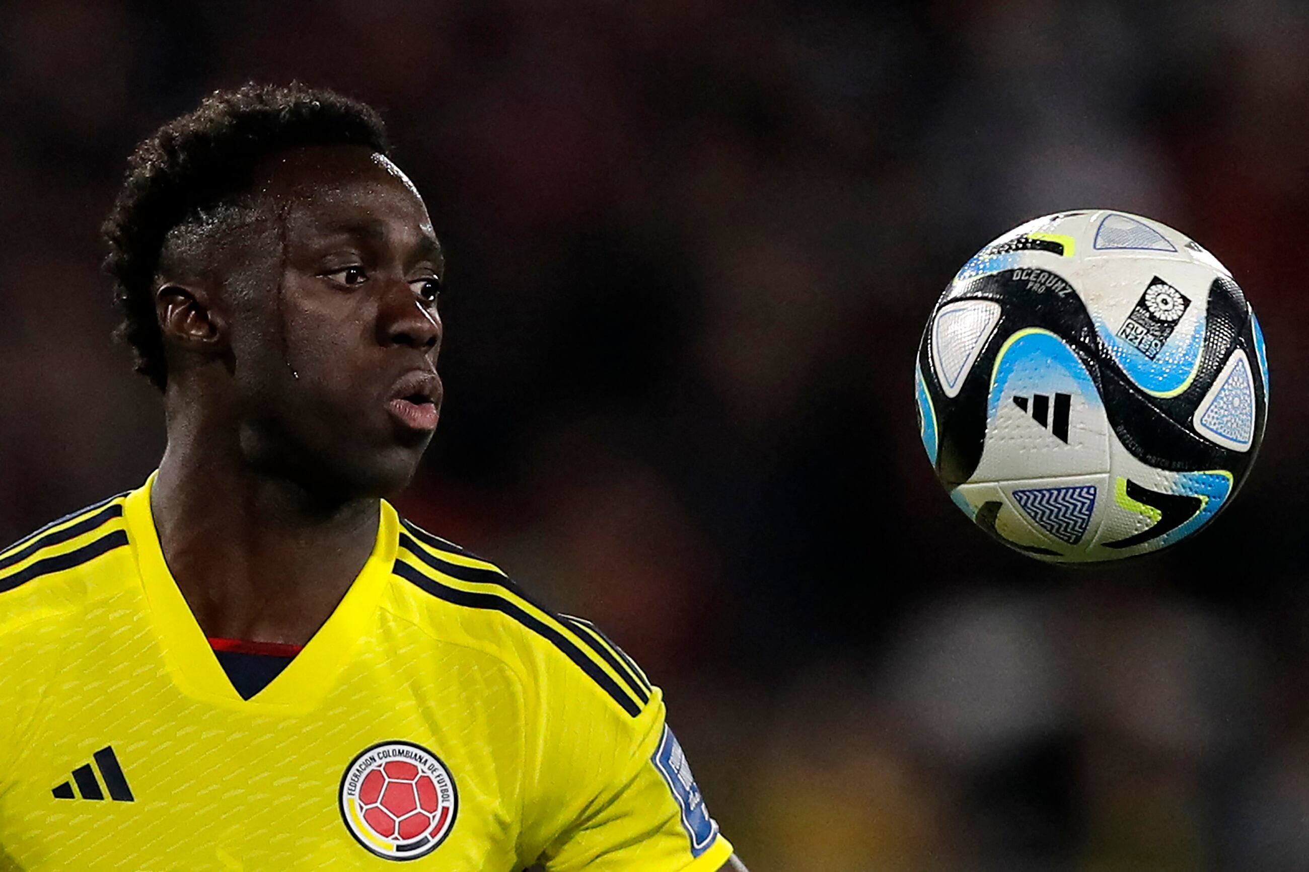 Dávinson Sánchez con la Selección Colombia. (Photo by Javier TORRES / AFP) (Photo by JAVIER TORRES/AFP via Getty Images)