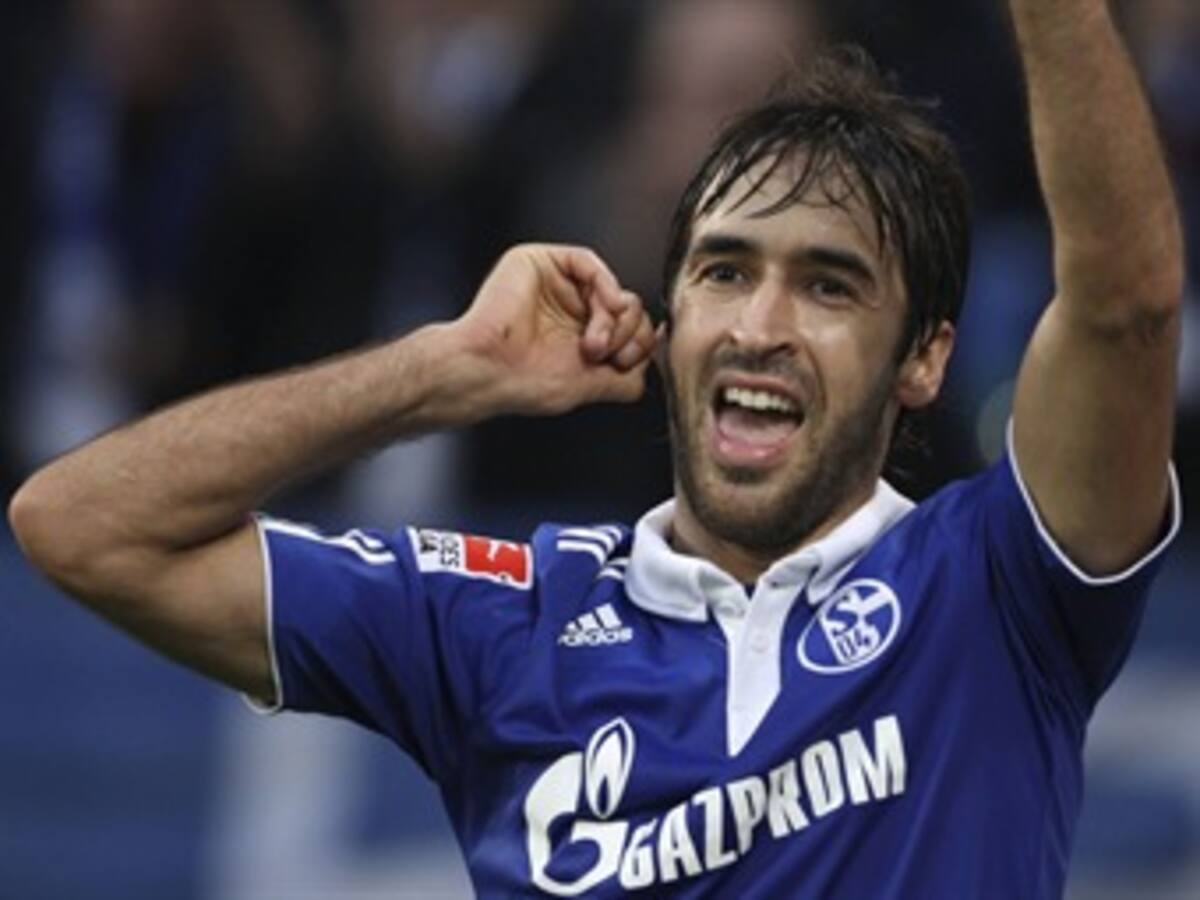 Raúl reitera que seguirá en el Schalke a pesar de la destitución de Magath