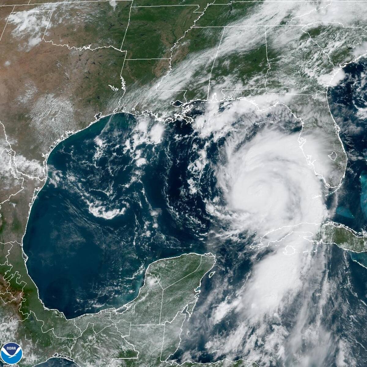 Florida ordena evacuaciones previo a la llegada del huracán Idalia