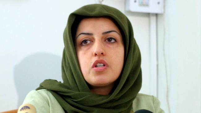 Teheran (Iran (islamic Republic Of)), 17/01/2005.- (FILE) - Iranian activist Narges Mohammadi speaks during the first-ever conference on human rights violations at the Human Rights Centre in Teheran, Iran, 17 January 2005 (reissued 06 October 2023). Mohammadi was awarded the Nobel Peace Prize on 06 October 2023 'for her fight against women's oppression in Iran and her fight to promote human rights and freedom for all,' the Norwegian Nobel Committee'Äôs chairwoman said during the award ceremony in Oslo. EFE/EPA/ABEDIN TAHERKENAREH