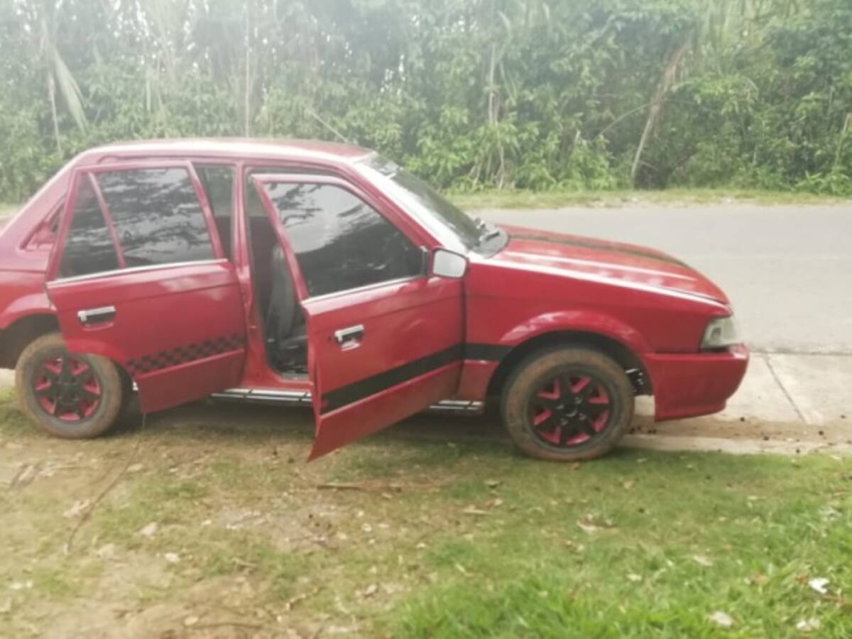 Encuentran marihuana protegida con cilindro bomba en un vehículo abandonado