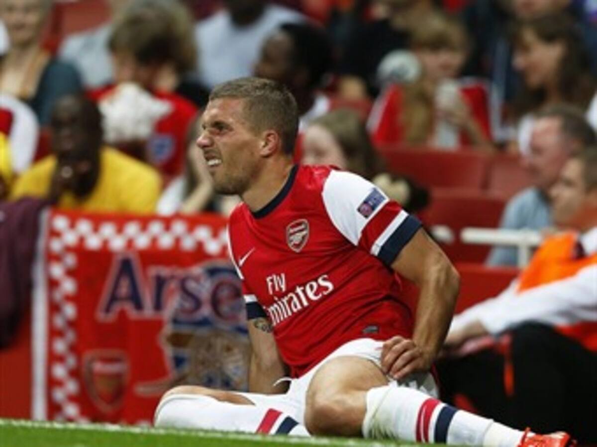 Podolski estará entre ocho y diez semanas por fuera de las canchas por lesión