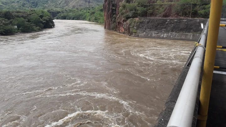 Autoridades mantienen vigilancia permanente ante la apertura de compuertas de la represa de Betania y el aumento del caudal de los ríos en el Huila.
