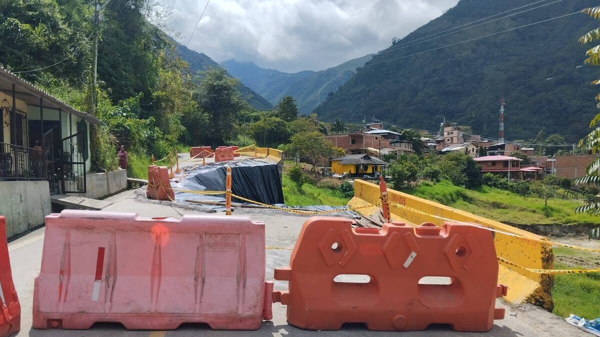 Transportadores de 3 municipios harán paro en vía Medellín -Ituango el 17 de enero: puntos y horario