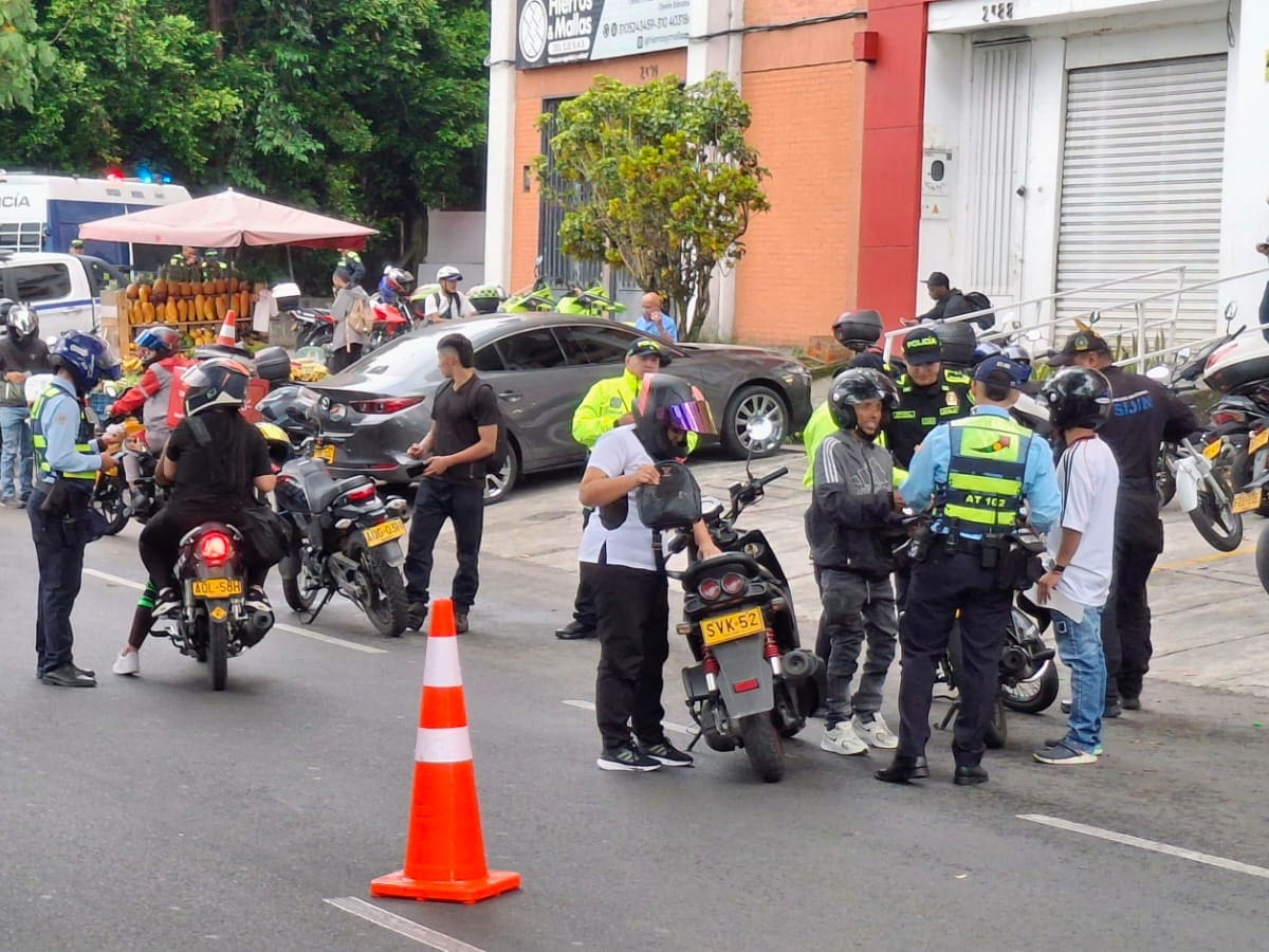 Más de 200 comparendos y 91 vehículos inmovilizados dejan nuevos operativos de tránsito en Pereira