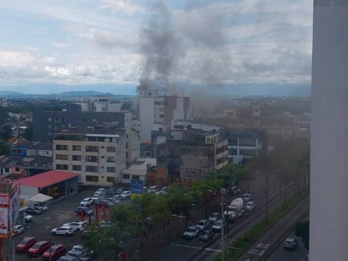 Cuatro personas lesionadas dejó un incendio estructural en un edificio de Pereira