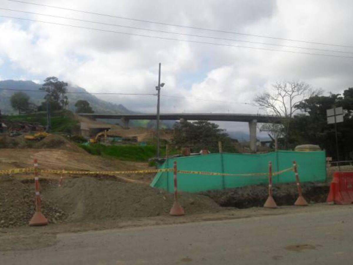 En un 88% avanza obras del intercambiador de Versalles en Calarcá: Invias