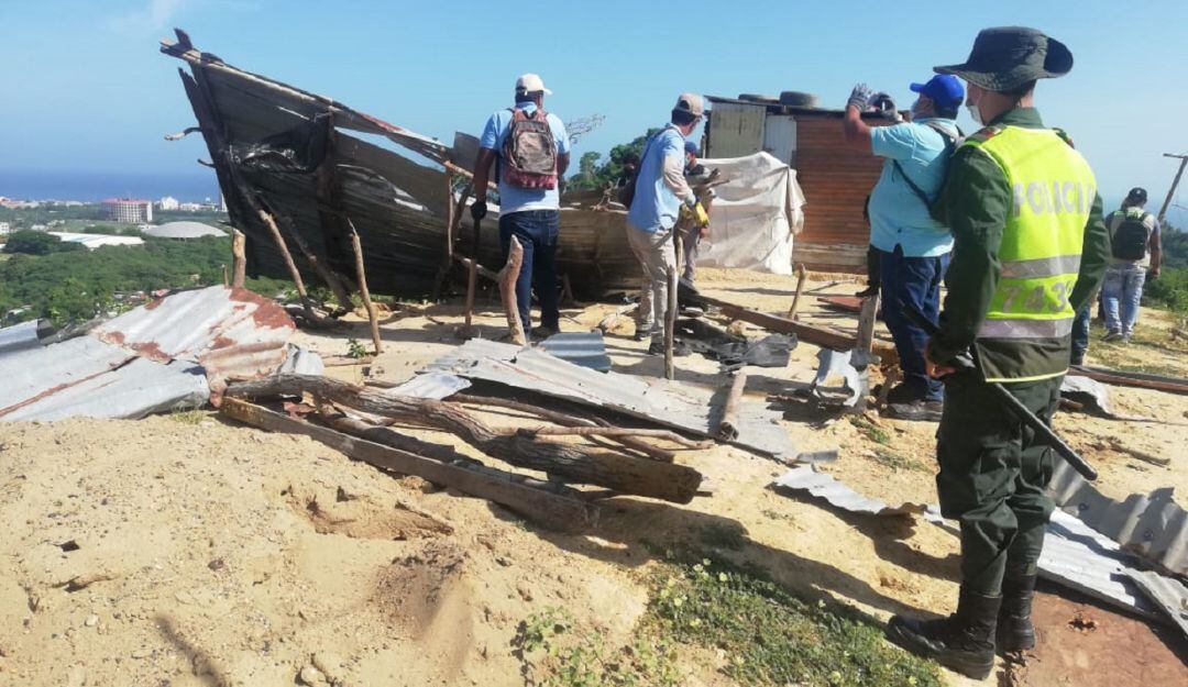 Estas chozas artesanales se encontraban generando al parecer contaminación y erosión del suelo