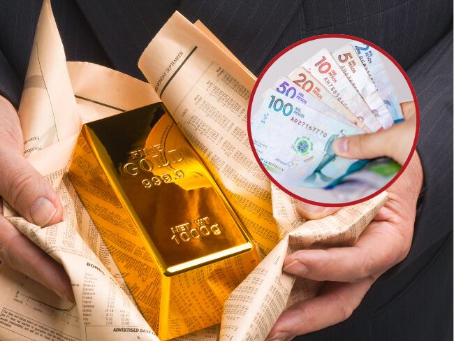 Precio del oro // persona sosteniendo oro y billetes colombianos // Getty Images