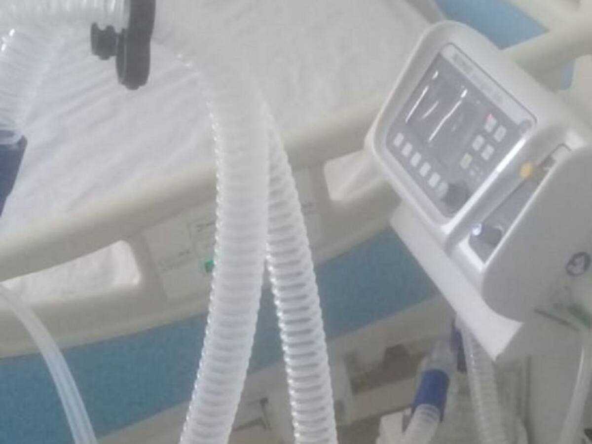 Centro Democrático entrega ventilador mecánico a Hospital de Simití
