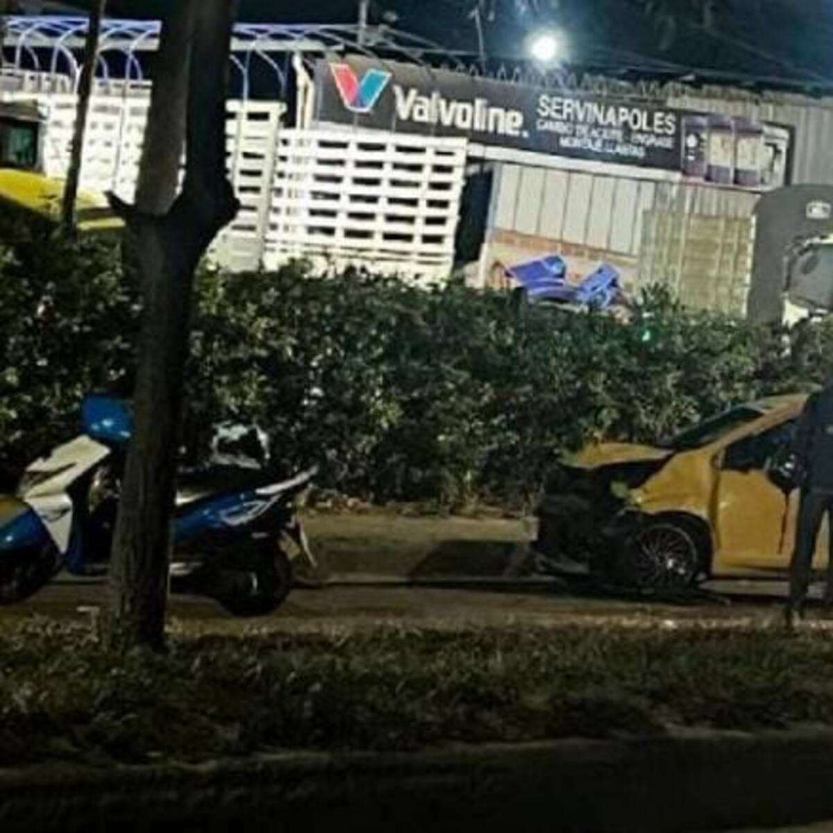 Joven mujer muere al ser arrollada por un taxi