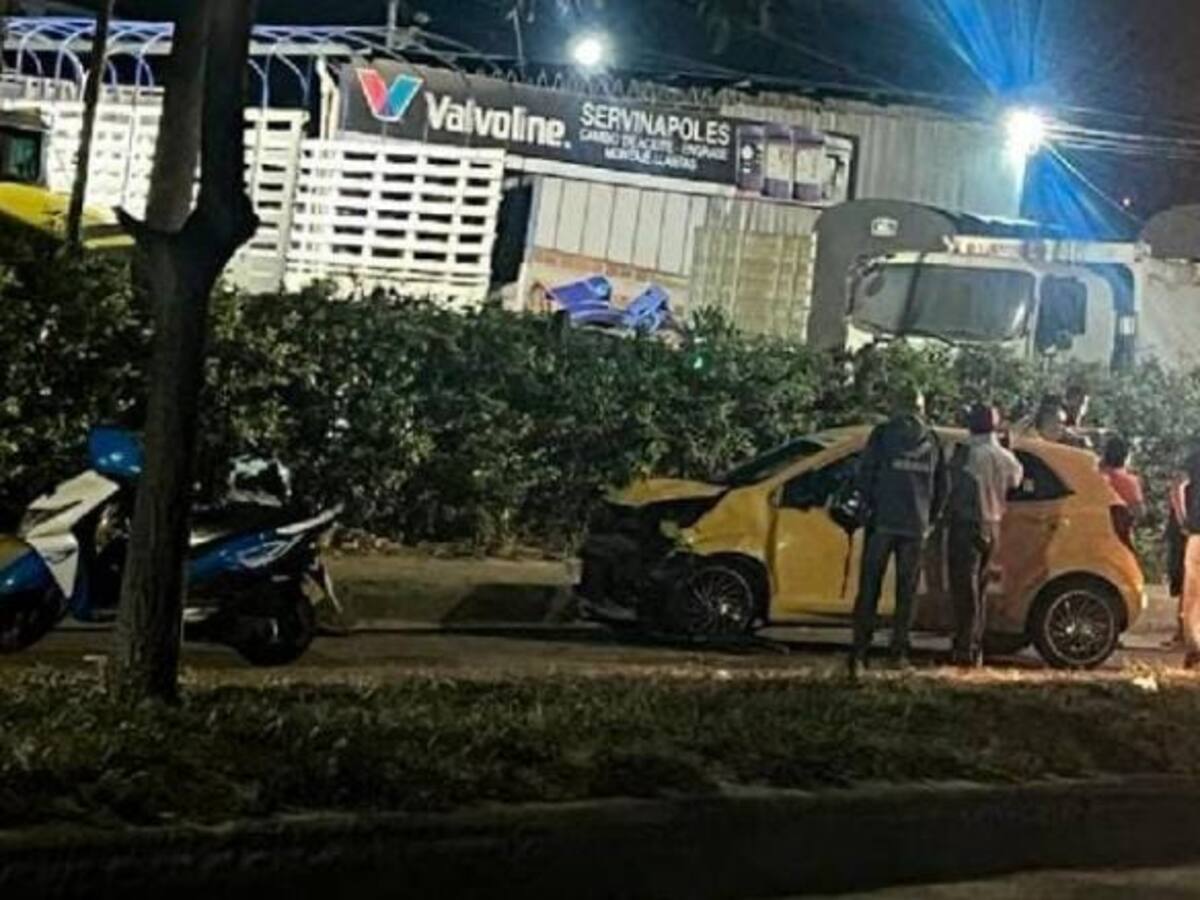 Joven mujer muere al ser arrollada por un taxi