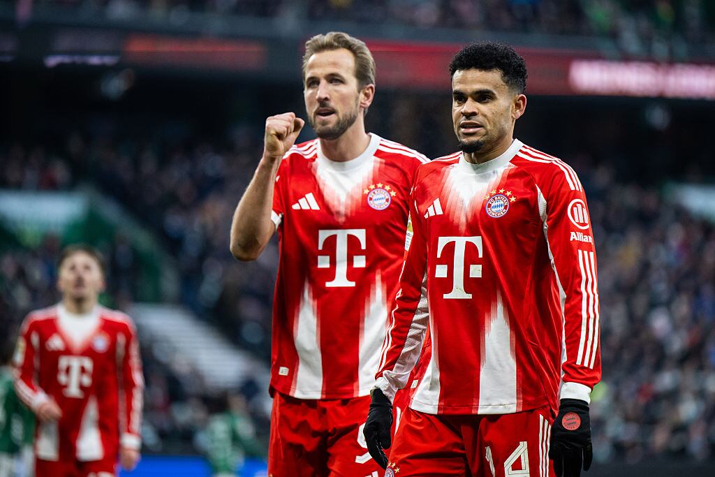BREMEN, GERMANY - FEBRUARY 14: Harry Kane and Luis Diaz (L-R) of Munich celebrate after their team's third goal during the Bundesliga match between SV Werder Bremen and FC Bayern München at Weserstadion on February 14, 2026 in Bremen, Germany. (Photo by Marvin Ibo Guengoer - GES Sportfoto/Getty Images)