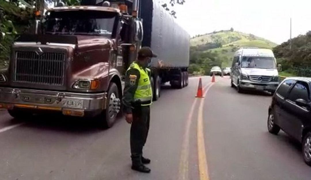 Policía vigila las vías en este puente festivo  