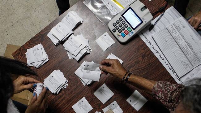 El Consejo Nacional Electoral afirmó que el chavismo obtuvo 17 de las 23 gobernaciones de Venezuela. Foto: Agencia EFE