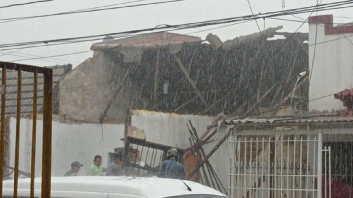 Una persona herida tras desplome de techo durante lluvias en Barranquilla