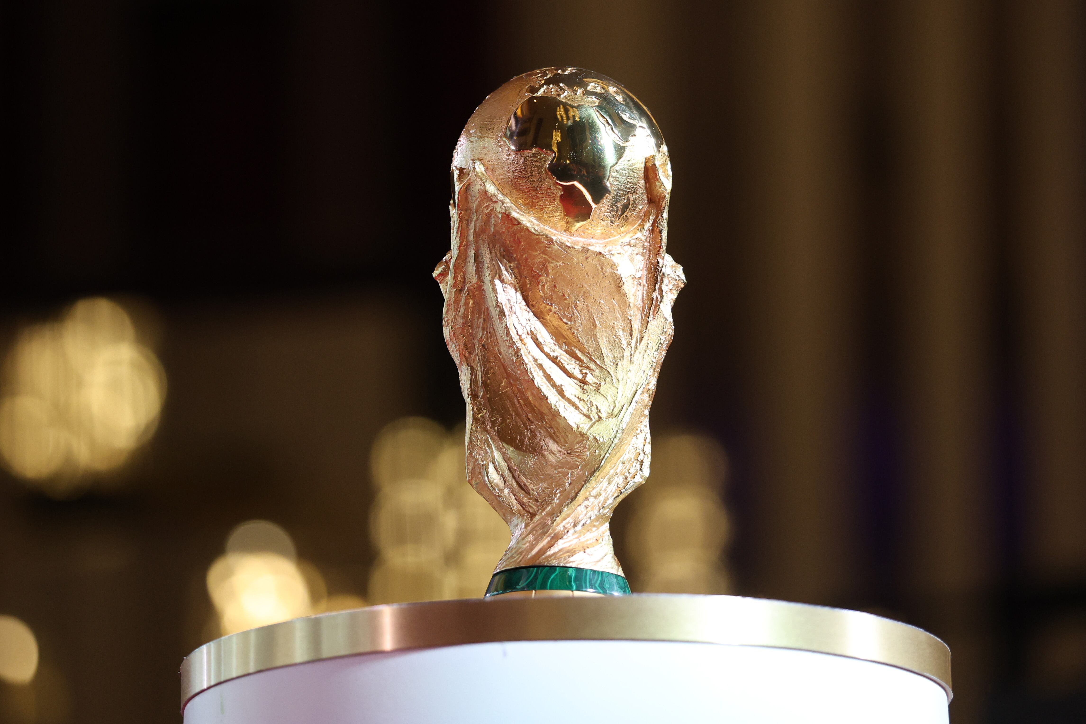 Trofeo de la Copa del Mundo en el sorteo oficial del Mundial del 2026 / FIFA / Getty Images