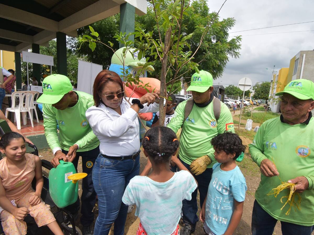 EPA Cartagena conmemoró Día Mundial del Árbol en el barrio Bicentenario