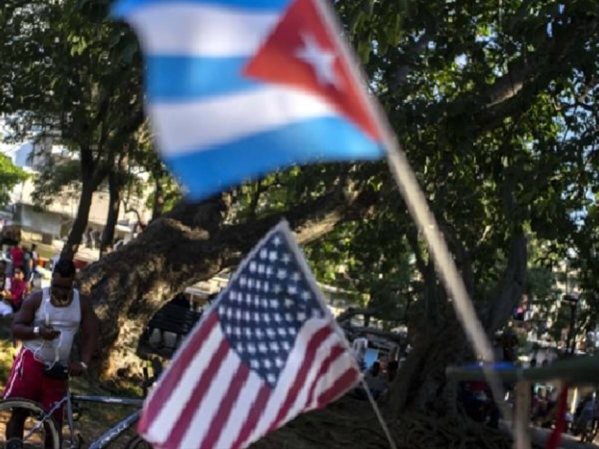 Más de 1.000 médicos cubanos en Colombia esperan una visa de EE.UU.