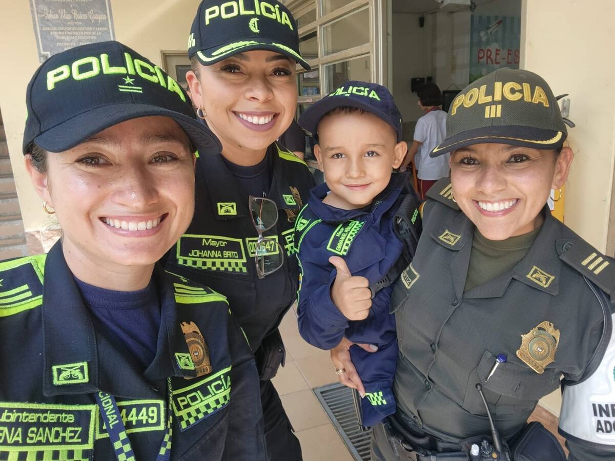 Emanuel fue policía por un día gracias a la Metropolitana de Ibagué